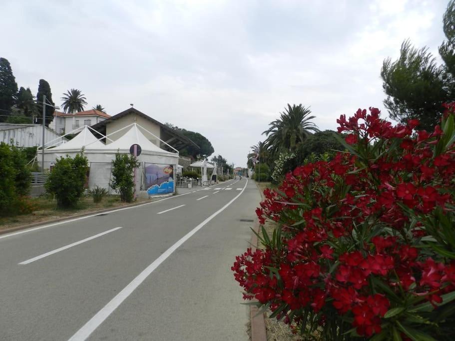 Sea View, In The Old Town Santo Stefano Al Mare Apartment Exterior photo